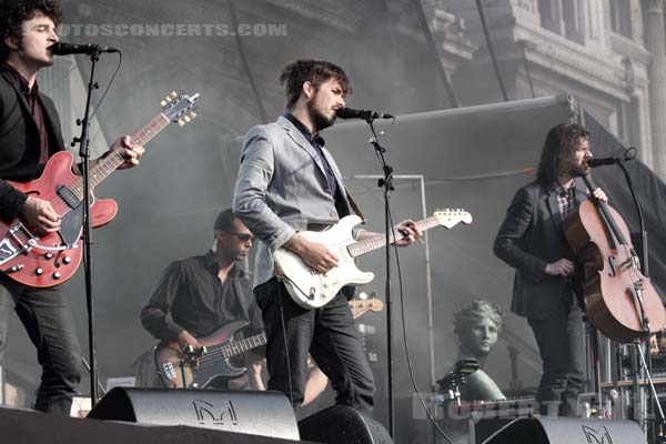 REVOLVER - 2012-07-21 - PARIS - Parvis de l'Hotel de Ville - 